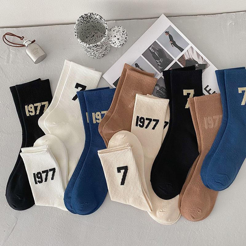 Fear Of God Essential - ถุงเท้าผ้าฝ้าย 1977 แฟชั่นUnisexชายกีฬาถุงเท้าฤดูใบไม้ผลิสีทึบสบายๆถุงเท้าผู้หญิงหมายเลขSox 2024 ใหม่
