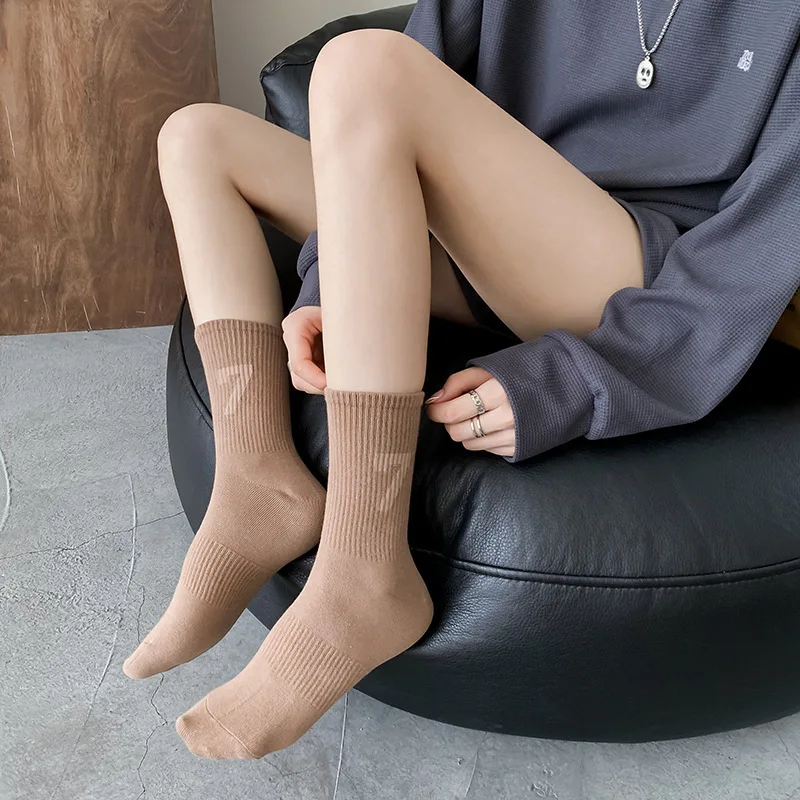 4PCS ใหม่ 1977 ถุงเท้ากีฬาสเก็ - Fear Of God Essential บทวิจารณ์และราคา