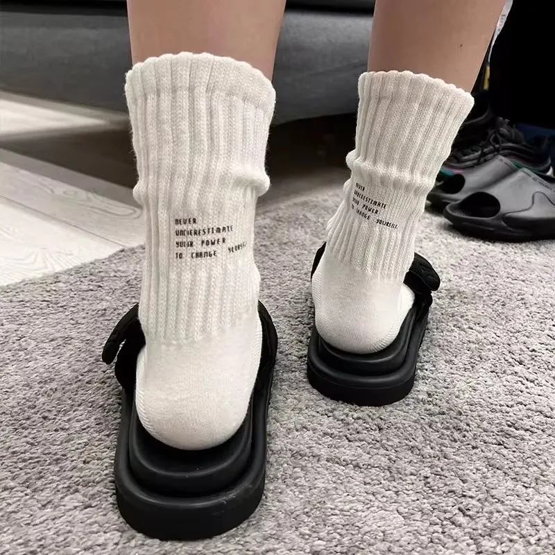 ถุงเท้าผ้าฝ้ายมีตัวอักษรระบายอ - Fear Of God Essential บทวิจารณ์และราคา